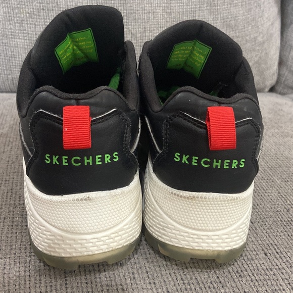 Dr. Seuss The Grinch Sketcher sneakers kids size 6 - Picture 2 of 13